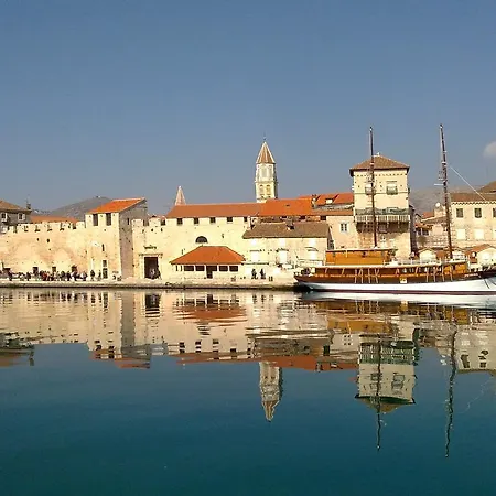 Paola Апартаменти Трогір