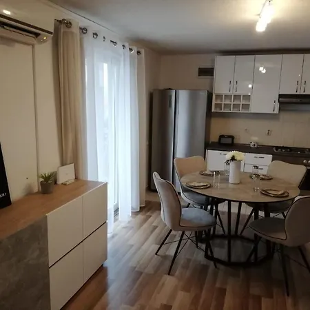 Apartman Paola *