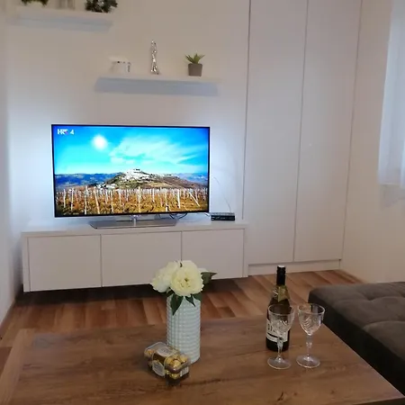 Paola Apartman Trogir